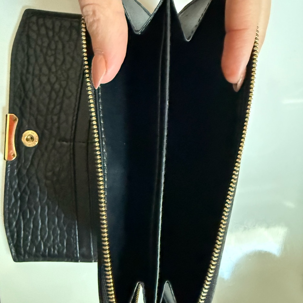 Burberry Black Leather Wallet with Embossed Texture - Picture 5 of 5